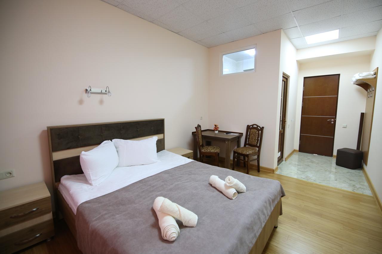 Hotel Mars Sugdidi Exterior foto