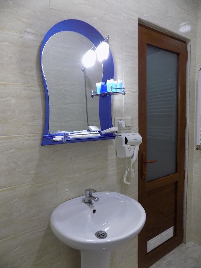 Hotel Mars Sugdidi Exterior foto
