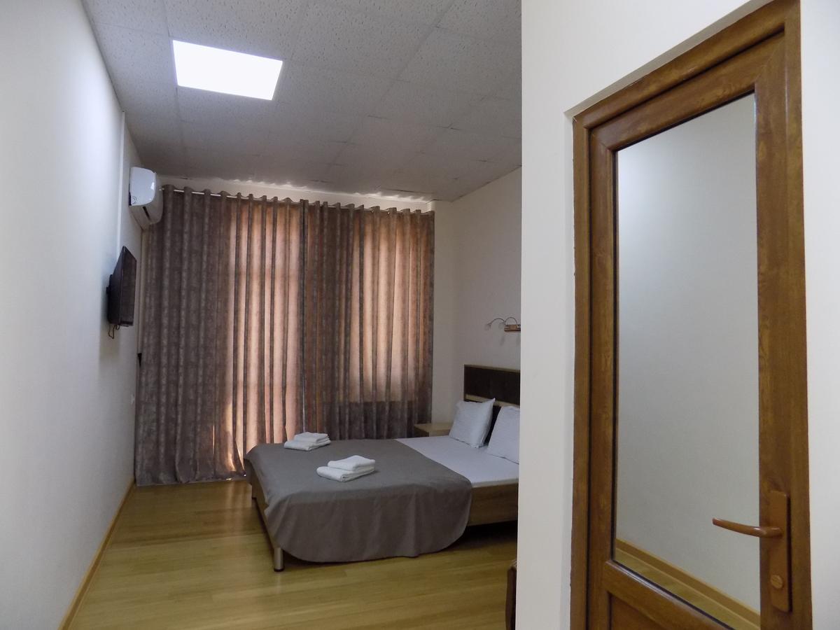 Hotel Mars Sugdidi Exterior foto