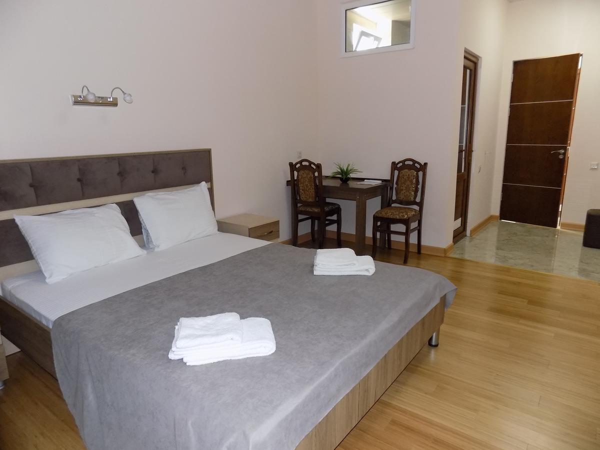 Hotel Mars Sugdidi Exterior foto